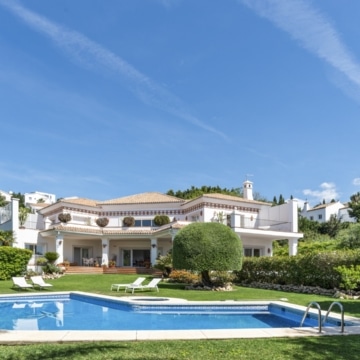 Elegant villa with beautiful sea views located in the highly sought-after area of Paraíso Alto, Benahavis Picture 39