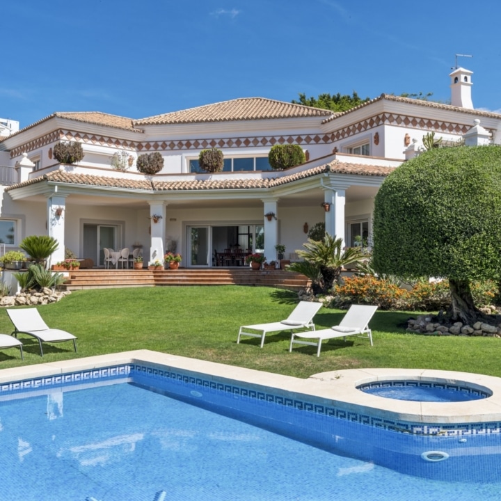 Elegant villa with beautiful sea views located in the highly sought-after area of Paraíso Alto, Benahavis Picture