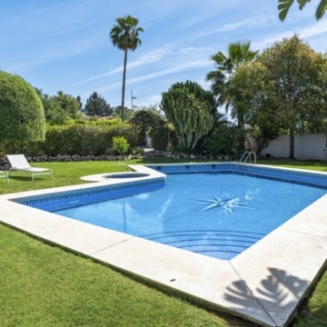 Elegant villa with beautiful sea views located in the highly sought-after area of Paraíso Alto, Benahavis Picture 41