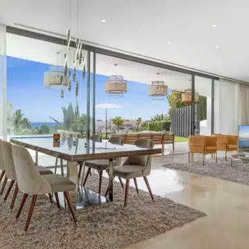 Modern contemporary villa located in the sought-after residential area of La Alqueria, Benahavis Picture 0