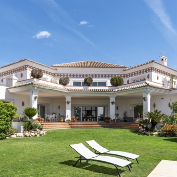 Elegant villa with beautiful sea views located in the highly sought-after area of Paraíso Alto, Benahavis Picture 42