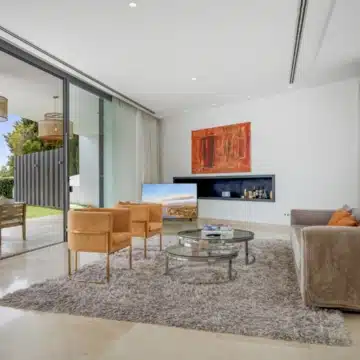 Modern contemporary villa located in the sought-after residential area of La Alqueria, Benahavis Picture 12