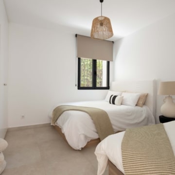 Frontline golf villa with attractive views located in the prestigious El Paraíso, Benahavís Picture 32