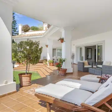 Elegant villa with beautiful sea views located in the highly sought-after area of Paraíso Alto, Benahavis Picture 5
