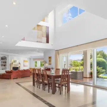 Elegant villa with beautiful sea views located in the highly sought-after area of Paraíso Alto, Benahavis Picture 11