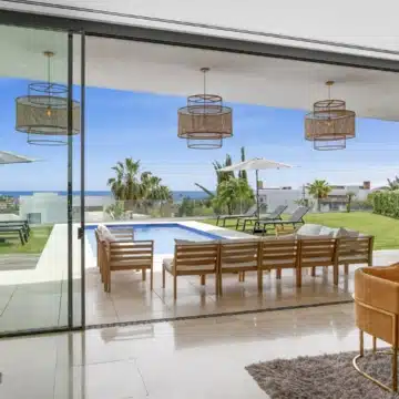 Modern contemporary villa located in the sought-after residential area of La Alqueria, Benahavis Picture 1