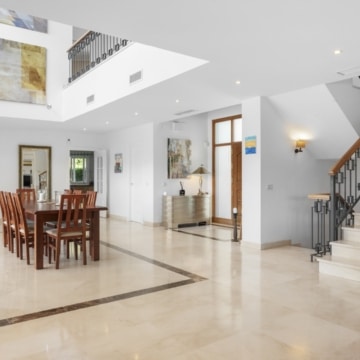 Elegant villa with beautiful sea views located in the highly sought-after area of Paraíso Alto, Benahavis Picture 43