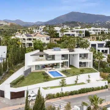 Modern contemporary villa located in the sought-after residential area of La Alqueria, Benahavis Picture 39