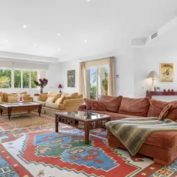 Elegant villa with beautiful sea views located in the highly sought-after area of Paraíso Alto, Benahavis Picture 0