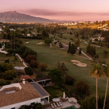 Frontline golf villa with attractive views located in the prestigious El Paraíso, Benahavís Picture 41