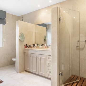 Elegant villa with beautiful sea views located in the highly sought-after area of Paraíso Alto, Benahavis Picture 18