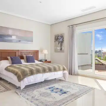 Elegant villa with beautiful sea views located in the highly sought-after area of Paraíso Alto, Benahavis Picture 1