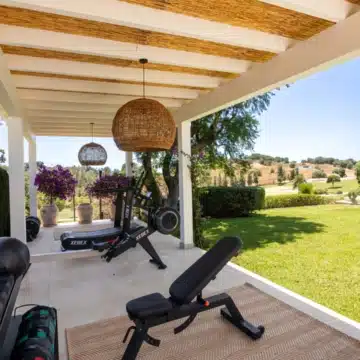 Frontline golf villa with attractive views located in the prestigious El Paraíso, Benahavís Picture 14