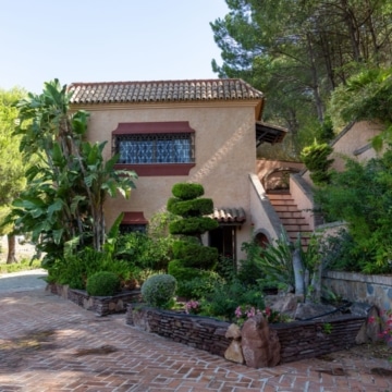 Luxury Mansion with uninterrupted Sea and Golf Views in El Paraíso, Benahavís Picture 46