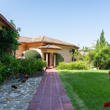 Luxury Mansion with uninterrupted Sea and Golf Views in El Paraíso, Benahavís Picture 27