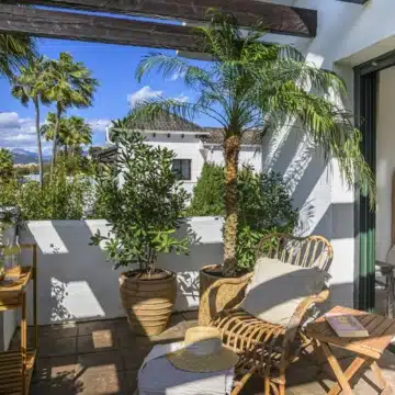 Elegant renovated villa in the sought-after area of El Paraíso, New Golden Mile Picture 5