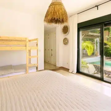 Elegant renovated villa in the sought-after area of El Paraíso, New Golden Mile Picture 28