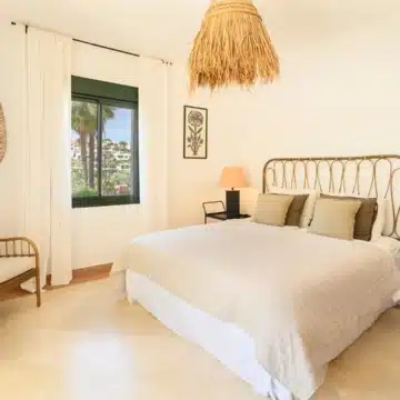 Elegant renovated villa in the sought-after area of El Paraíso, New Golden Mile Picture 29