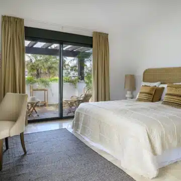 Elegant renovated villa in the sought-after area of El Paraíso, New Golden Mile Picture 14
