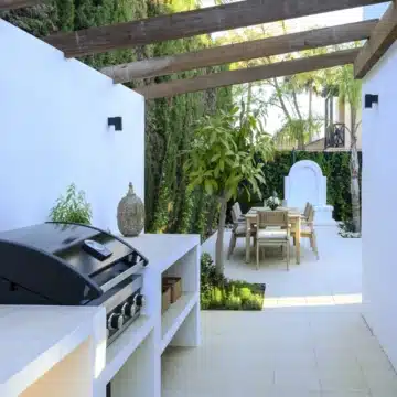 Elegant renovated villa in the sought-after area of El Paraíso, New Golden Mile Picture 16