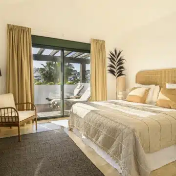Elegant renovated villa in the sought-after area of El Paraíso, New Golden Mile Picture 2