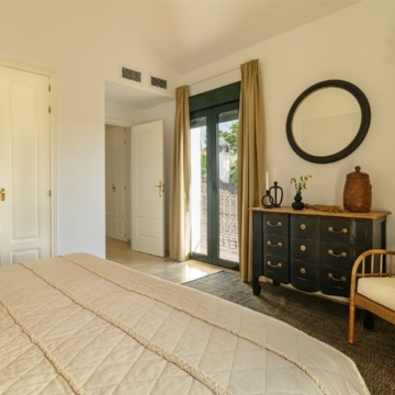 Elegant renovated villa in the sought-after area of El Paraíso, New Golden Mile Picture 67