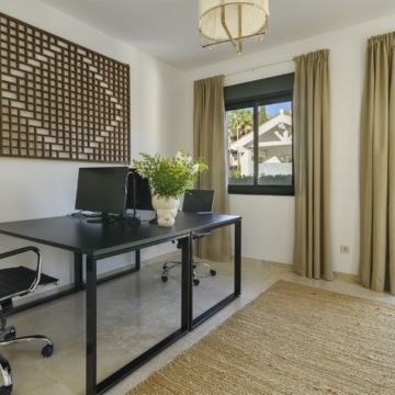 Elegant renovated villa in the sought-after area of El Paraíso, New Golden Mile Picture 69