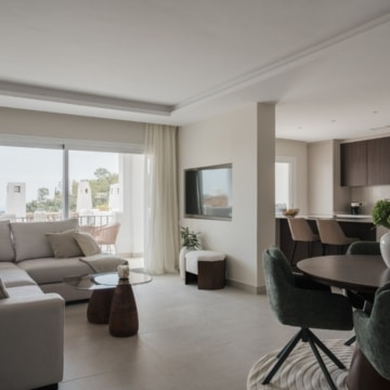 Refurbished apartment with panoramic sea views in Los Almendros, Benahavís Picture 14