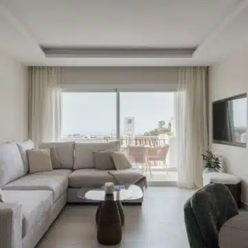 Refurbished apartment with panoramic sea views in Los Almendros, Benahavís Picture 15