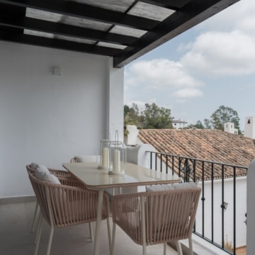 Refurbished apartment with panoramic sea views in Los Almendros, Benahavís Picture 19