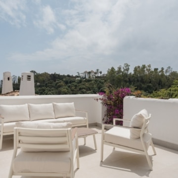 Refurbished apartment with panoramic sea views in Los Almendros, Benahavís Picture 20