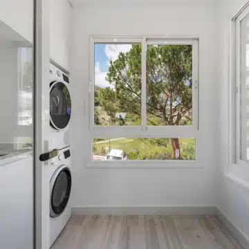 Modern 3-bedroom apartment with sea and golf views in Altos de La Quinta, Benahavis Picture 26