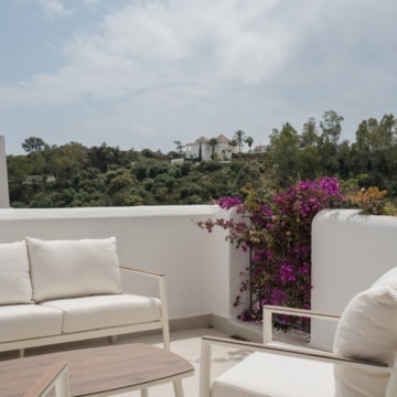 Refurbished apartment with panoramic sea views in Los Almendros, Benahavís Picture 23