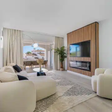 Modern 3-bedroom apartment with sea and golf views in Altos de La Quinta, Benahavis Picture 0