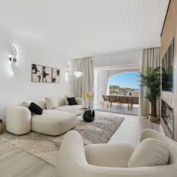 Modern 3-bedroom apartment with sea and golf views in Altos de La Quinta, Benahavis Picture 6