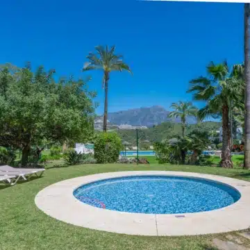 Modern 3-bedroom apartment with sea and golf views in Altos de La Quinta, Benahavis Picture 39
