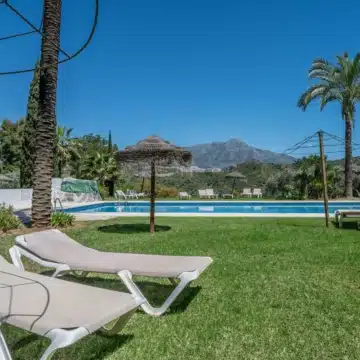 Modern 3-bedroom apartment with sea and golf views in Altos de La Quinta, Benahavis Picture 40