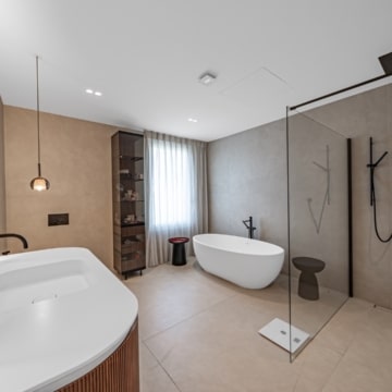 Frontline beach apartment with contemporary interiors within Las Dunas Park, Estepona East Picture 17