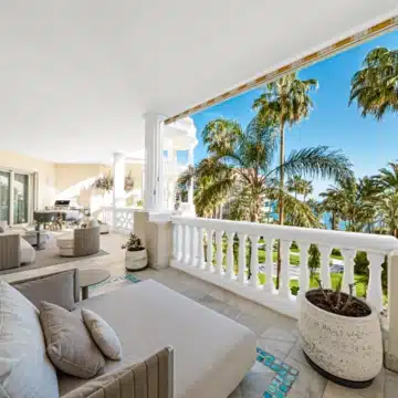 Frontline beach apartment with contemporary interiors within Las Dunas Park, Estepona East Picture 2