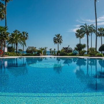 Frontline beach apartment with contemporary interiors within Las Dunas Park, Estepona East Picture 23