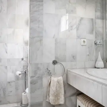 Elegant duplex penthouse within the highly desirable community of Los Naranjos de Marbella Picture 14