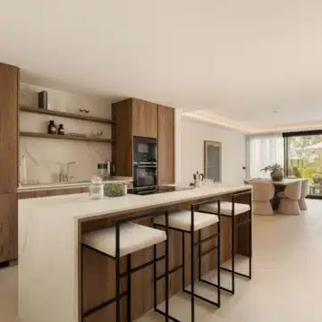 Beautifully renovated ground floor apartment in the prestigious Les Belvederes, Nueva Andalucia Picture 4
