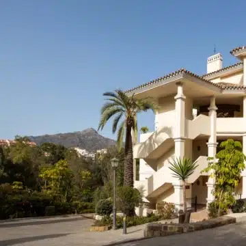 Beautifully renovated ground floor apartment in the prestigious Les Belvederes, Nueva Andalucia Picture 0