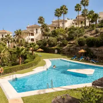 Beautifully renovated ground floor apartment in the prestigious Les Belvederes, Nueva Andalucia Picture 24