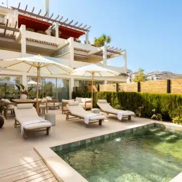 Beautifully renovated ground floor apartment in the prestigious Les Belvederes, Nueva Andalucia Picture 7