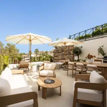 Beautifully renovated ground floor apartment in the prestigious Les Belvederes, Nueva Andalucia Picture 11
