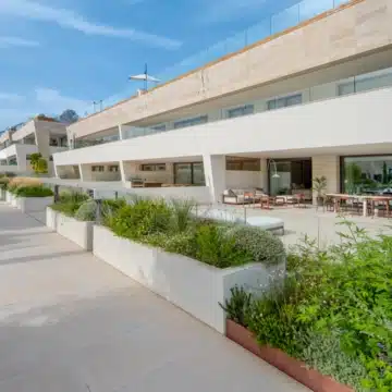 Groundfloor duplex apartment in the prestigious Epic Marbella development in Marbella Golden Mile Picture 2