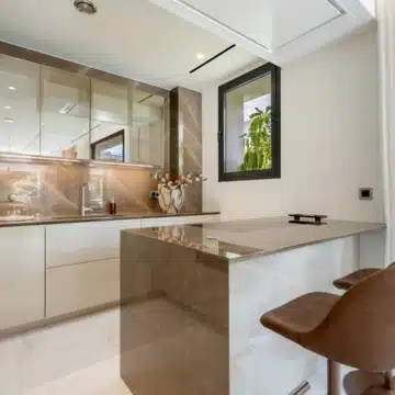 Groundfloor duplex apartment in the prestigious Epic Marbella development in Marbella Golden Mile Picture 39