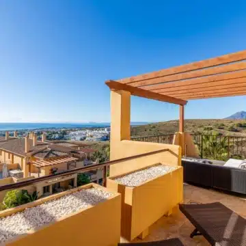 Two bedroom Penthouse with Panoramic Sea Views in Hacienda del Señorio de Cifuentes, Benahavís Picture 12