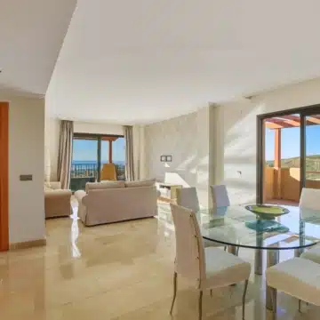 Two bedroom Penthouse with Panoramic Sea Views in Hacienda del Señorio de Cifuentes, Benahavís Picture 3